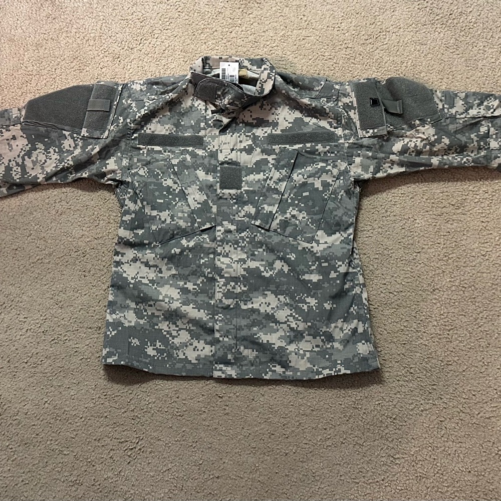US MILITARY ARMY  ACU TOP COAT SIZE X SMALL-X SHORT NEW